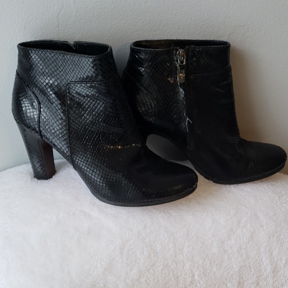Ladies  Ankle Boots Size 6M